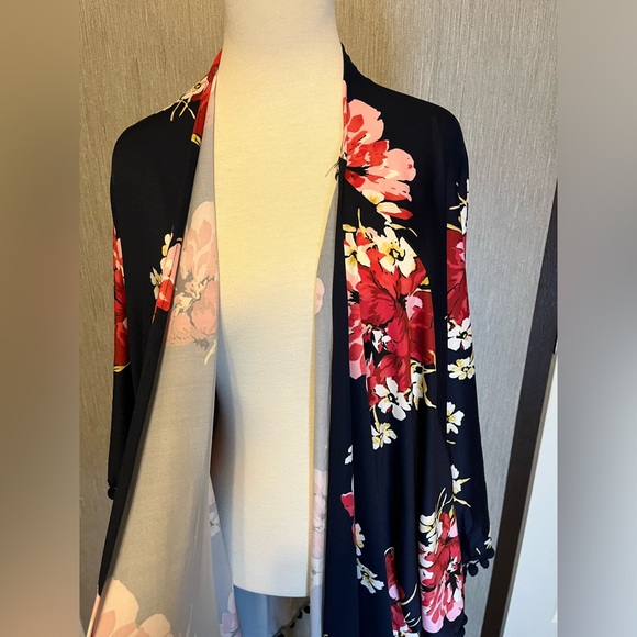 Southern Stitch Floral Kimono w/ Pom Pom Trim size 2X - 3X - Picture 2 of 10